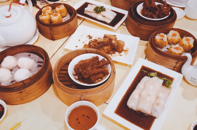 fried chicken feet and dim sums